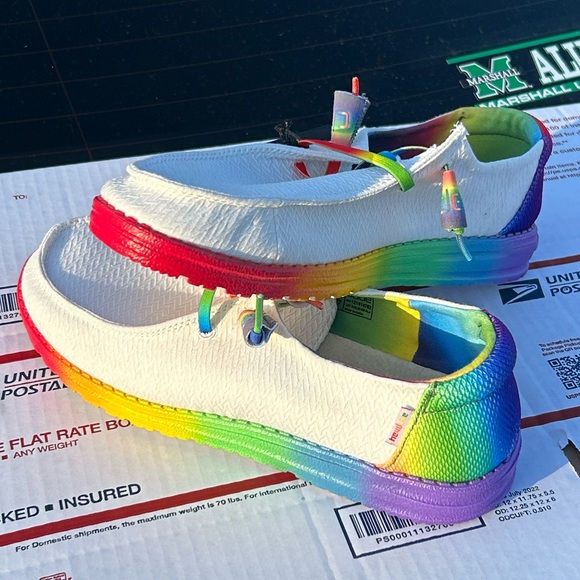 Hey dude Wendy size 11 BNWT women’s pride rainbow 🌈 slip on shoes - Picture 4 of 8